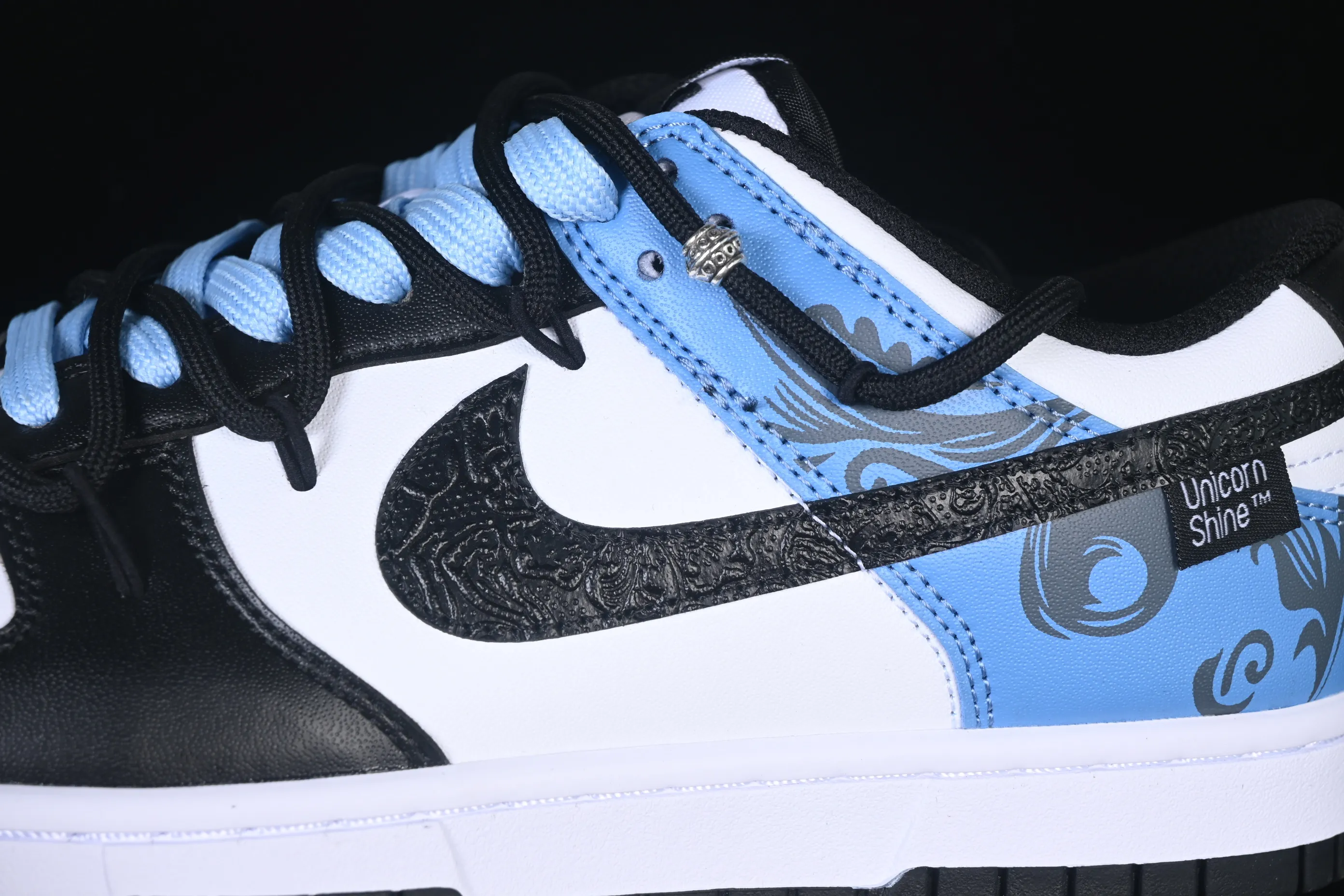 All categories Nk SB Dunk Series Nk SB Dunk Low High-end customized low-top sneakers Nike SB Dunk Low white, black and blue straps low-top casual sneakers DD1391-100
